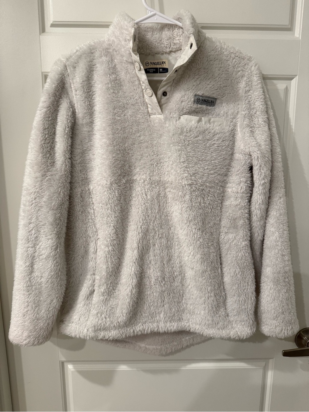 Magellan Outdoors Cream Fuzzy Pullover Women’s XS
